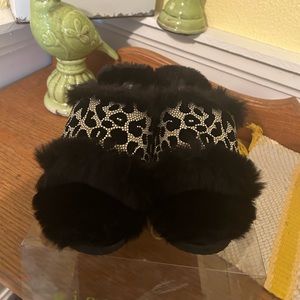 Gianni Bini Black Faux Fur Slides in Box.  Gold and Black Cheetah Print size 10